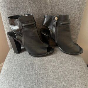 Kenneth Cole Women's Bootie Size 10
